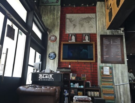 Black Scissors Men’s Salon