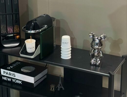 Harmonic gents salon