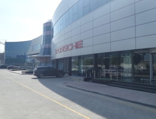 Porsche Body Shop Street 27