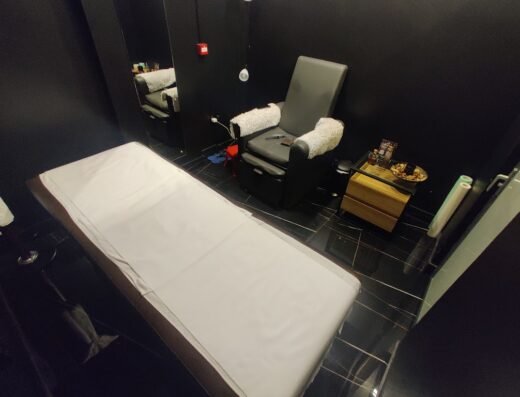 Right Cut Salon & Spa men’s salon