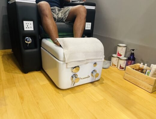 Salon 51 for Men – Hydrafacial, Manicure & Pedicure, Body Waxing – العناية باليدين والقدمين، إزالة شعر الجسم بالشمع