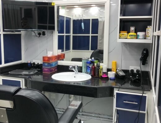 Top Saloon Hair Cutting